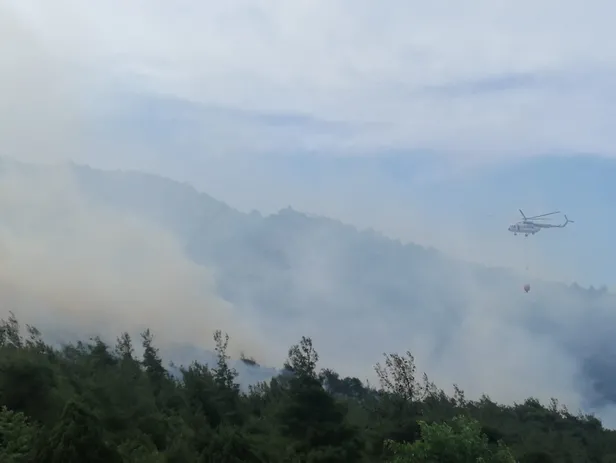 Korkutan yangın! 3 helikopter müdahale ediyor-2