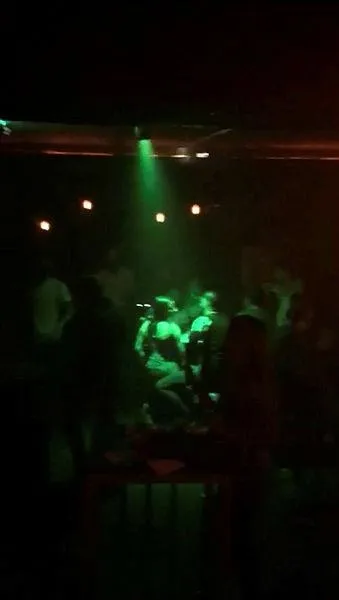 Beyoğlu’nda pes dedirten görüntü! Tedbirleri hiçe sayan kaçak gece kulübüne korona baskını-5