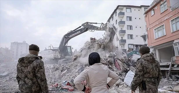 Asrın felaketi Hatay’da depremden etkilenen binaların enkazının kaldırılmasına başlandı!