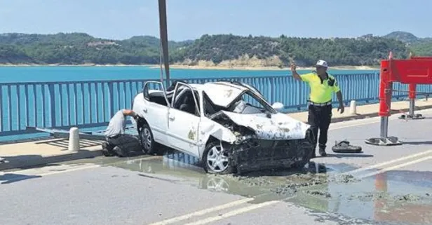 Adana'da köprüden baraj gölüne düşen otomobildeki aynı aileden 4 kişinin cesetleri bulundu