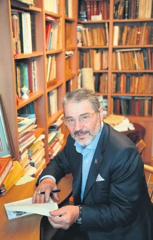 Yazar Sadık Albayrak "Erdoğan’ın yanındayız"