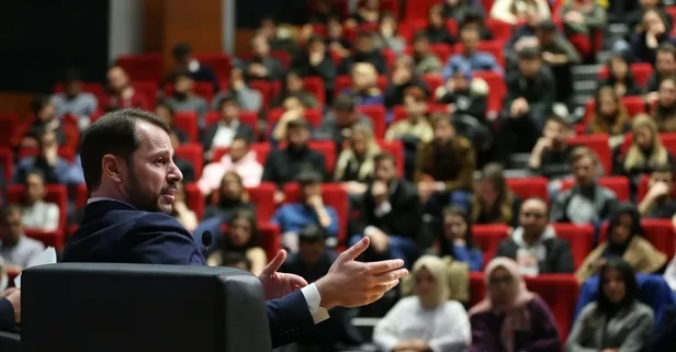 Bakan Albayrak gençlerle buluştu