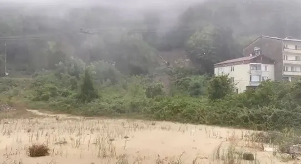 msbden-sinop-ve-kastomonudaki-sel-bolgesinde-tahliye-calismasi-vatandaslar-helikopterlerle-emniyetli-yerlere-nakledildi-1628696998650.jpeg MSB'den Sinop ve Kastamonu'daki sel bölgesinde tahliye çalışması! Vatandaşlar helikopterlerle emniyetli yerlere nakledildi-4