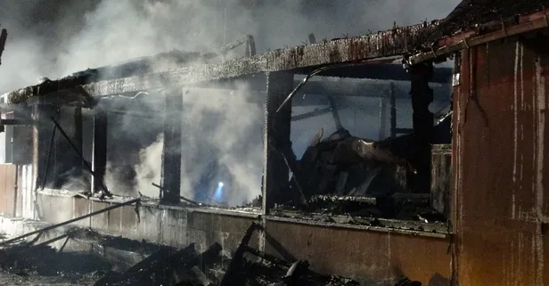 Kocaeli'de bir restoran alevlere teslim oldu! Kullanılamaz hale geldi