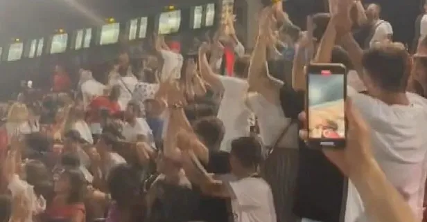 Eşi benzeri olmayan görüntü! Marmaray milli maçı izlemek için durdu! O anlar anbean kamerada