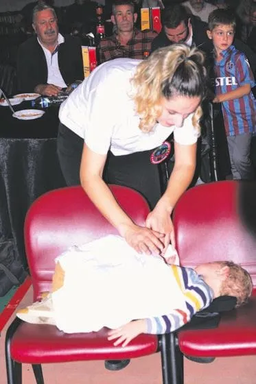 Boks hakemi Nazan Savaş ringlerde büyüttüğü lösemi oğlu için herkese çağrı yaptı!-2
