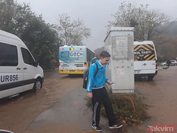 Meteoroloji İstanbul'u uyarmıştı! Beykoz'da yollar göle döndü, sürücüler zor anlar yaşadı - 16