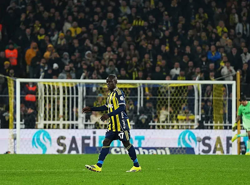 Spor yazarları Fenerbahçe - Gençlerbirliği maçını değerlendirdi! "Hakemliğin iflas gecesi" - 16