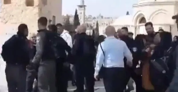 İsrail polisi Mescid-i Aksa’nın imamlarına saldırdı! Harem-i Şerif’in bazı kapılarını kapattı