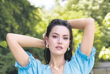 Burak Özçivit'in eşi Fahriye Evcen'den ailesi hakkında samimi açıklamalar!