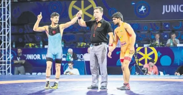 Kerem Kamal 60 kiloda Dünya Şampiyonu oldu