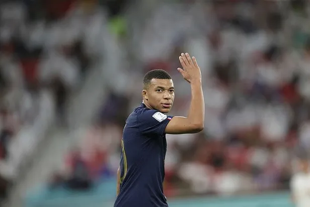 kylian-mbappe-sov-yapti-son-dunya-sampiyonu-fransa-polonyayi-3-1-yenerek-ceyrek-finale-yukseldi-1670174988599.jpeg Kylian Mbappe şov yaptı! Son dünya şampiyonu Fransa, Polonya'yı 3-1 yenerek çeyrek finale yükseldi-11
