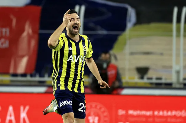 Sinan Gümüş'e sürpriz talip! Fenerbahçe'nin yıldızına transfer teklifi