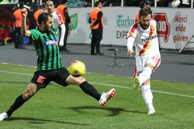 Denizli'de puanlar bölüşüldü! Denizlispor 1 - 1 Göztepe (MAÇ SONUCU)