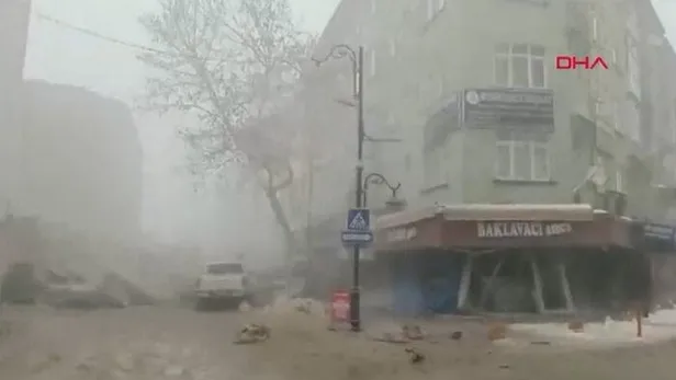 yer-malatya-76lik-ikinci-deprem-felaketinin-yeni-goruntuleri-ortaya-cikti-korku-ve-panik-icerisinde-kacistilar-1678719088365.jpeg Yer: Malatya... 7,6'lık ikinci deprem felaketinin yeni görüntüleri ortaya çıktı! Korku ve panik içerisinde kaçıştılar-2