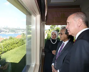 Vahdettin Köşkünde dikkat çeken kare! Başkan Erdoğan ve Malezya Başbakanı Muhammed Boğazı birlikte seyretti