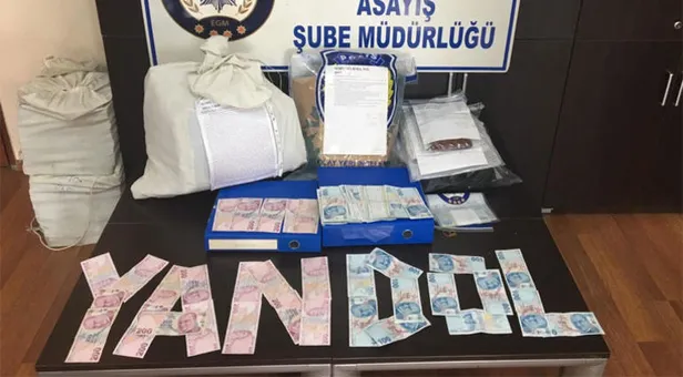 Balıkesir'de Kaddafi'nin altınlarını Türkiye'ye getirdiklerini iddia ederek milyonluk vurgun yaptılar-3