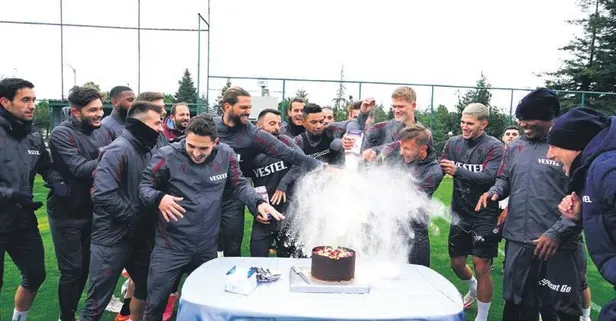 Trabzonspor’da Hamsik, herkese örnek oluyor! "Onun adımlarını dahi takip edin