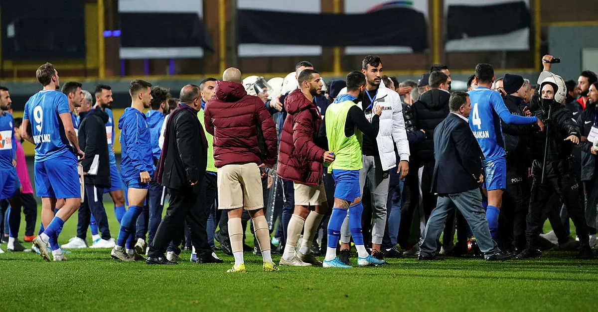 Tuzlaspor - Galatasaray maçının temsilci raporu ortaya çıktı! Muslera ve Fatih Terim ceza alacak mı?