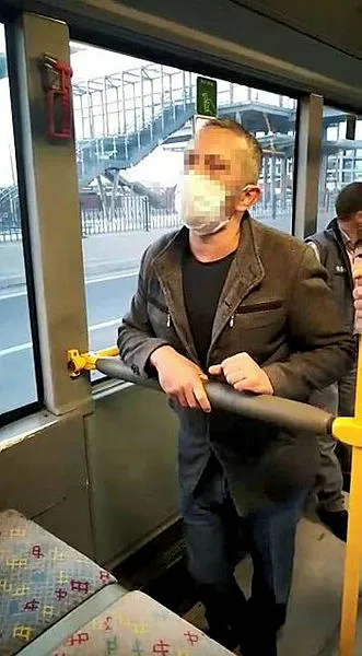 otobuste-rezalet-kadinlara-bakarak-kendisini-tatmin-etti-iki-tarafli-zannettim-dedi-1605079594680.jpg Otobüste rezalet! Kadınlara bakarak kendisini tatmin etti, ‘İki taraflı zannettim’ dedi-2