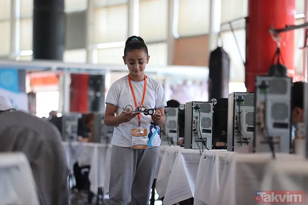 Danışman Öğretmen Ödülleri (16 Kategori): 1.'Lik: 10.000 Tl 2.'Lik: 7.500 Tl 3.'Lük: 5.000 Tl