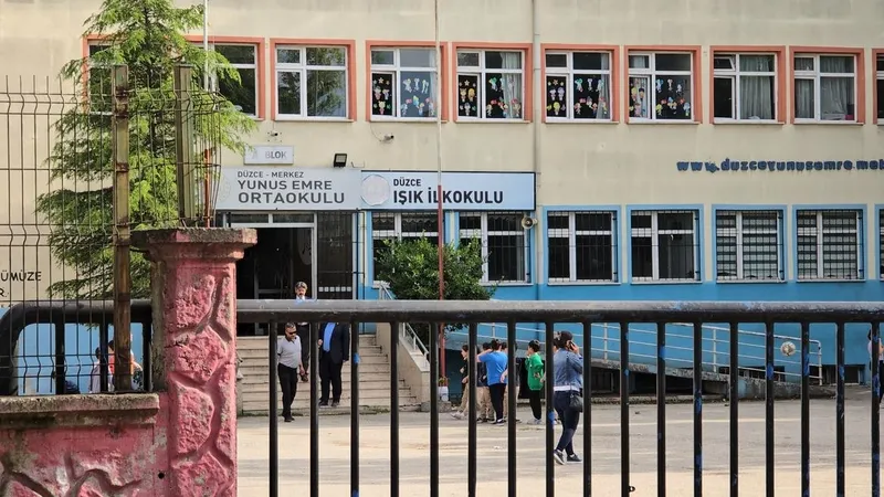 1716566765381.jpeg 8 yaşındaki Eftalya'dan acı haber! Okulda arkadaşlarıyla hamburger yeme yarışında hayatını kaybetti-2