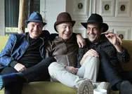 MFÖden maske tak şarkısı! İşte tedavi gören Özkan Uğurun son hali...