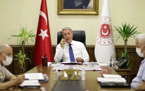 son-dakika-milli-savunma-bakani-hulusi-akar-afganistandaki-turk-gorev-kuvvet-komutaniyla-gorustu-son-durum-hakkinda-bilgi-aldi-1629120264372.jpg