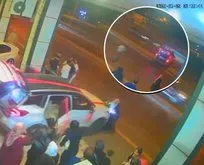 Bursa’da akılalmaz kaza kamerada! Aniden hareket eden gelin arabası yolu aşıp metro hattı duvarına çarptı