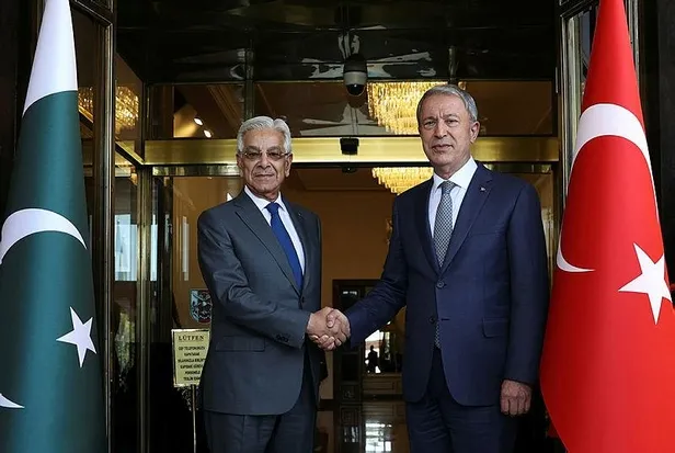 milli-savunma-bakani-hulusi-akar-pakistan-savunma-bakani-khawaja-muhammed-asif-ile-gorustu-1654092221493.jpeg Milli Savunma Bakanı Hulusi Akar Pakistan Savunma Bakanı Khawaja Muhammed Asif ile görüştü-1