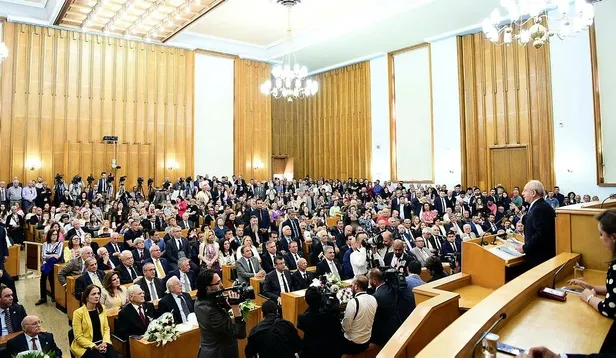 ses-bombalari-pes-pese-patladi-aykut-erdogdunun-esi-tuba-torunun-isaret-ettigi-dolarla-vekil-olan-chpliler-kim-1656316593543.jpeg 'Ses' bombaları peş peşe patladı! Aykut Erdoğdu'nun eşi Tuba Torun'un işaret ettiği 'Dolarla vekil olan CHP'liler' kim?-5