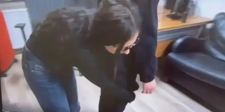 gullunun-oglu-tugberk-gulterden-sert-sozler-1788966978326.jpeg Annesinin evine camdan girdi, canlı yayında patladı! Güllü’nün oğlu Tuğberk’ten zehir zemberek sözler: “Siz köpeklere hesap vermem"-7