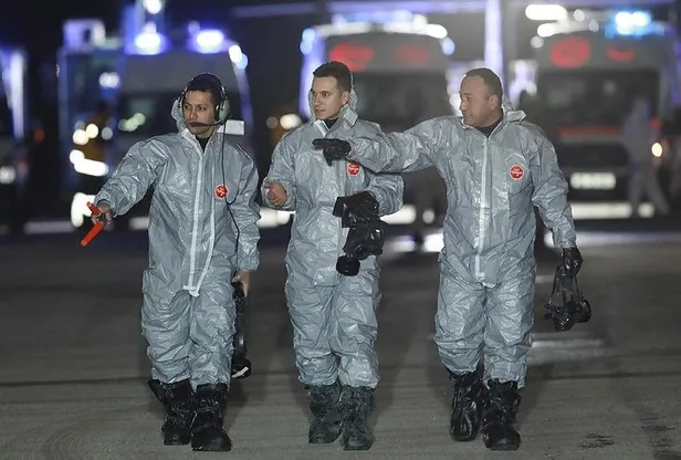 Son dakika: Wuhan'daki Türkler yurda döndü! Bakan Koca: Yolcularımızda hastalık belirtisi ve şüphesi yok!-3