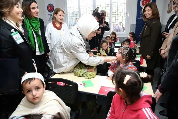 Emine Erdoğan, ismini taşıyan anaokulu ve çocuk parkının açılışına katıldı-3