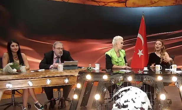 edhodaki-seruveni-tek-bolum-surmustu-usta-oyuncu-tercihini-o-programdan-yana-kullandi-1638041819195.jpg EDHO'daki tek bölümlük serüveninin sonrasında yeni rotası belli oldu! Usta oyuncu tercihini o programdan yana kullandı-3