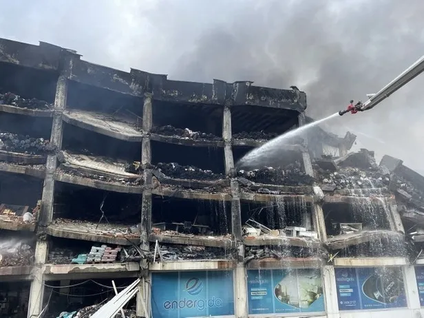 Başakşehir'de çıkan yangın günlerdir söndürülemedi! İşte felaketin görüntüleri-5