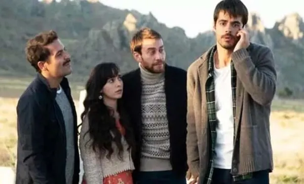 Gönül Dağı'nda fişi çekildi kaşla göz arasında bavulu eline verildi! Eski fotoğrafları sayfa sayfa yayılmıştı TRT 1...-5