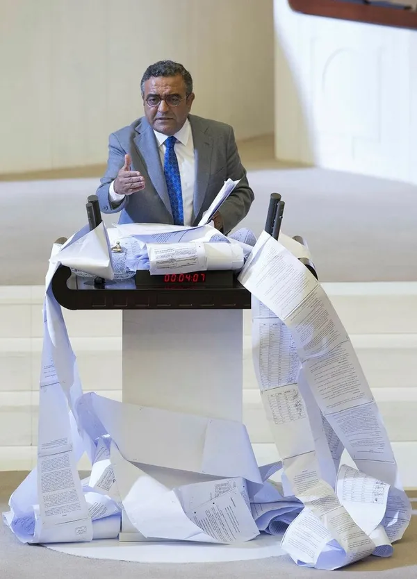 CHP'li Tanrıkulu'ndan Meclis'te kürsü şov-3