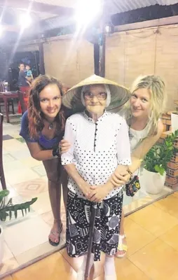 89 yaşında dünyayı geziyor