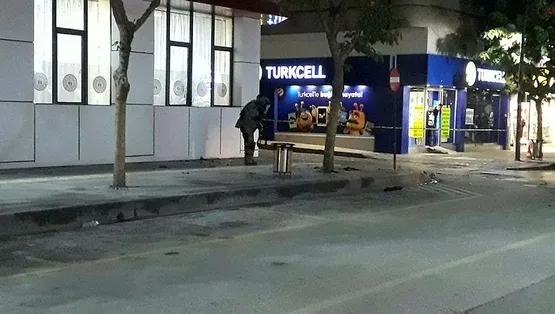elazigda-supheli-canta-funye-ile-patlatildi-1575308114914.jpeg Elazığ’da şüpheli çanta fünye ile patlatıldı-1