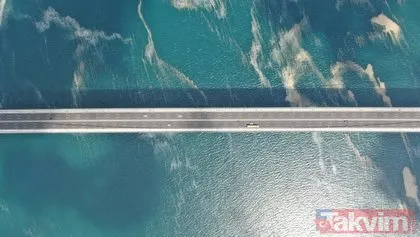 Osmangazi Köprüsü’nü saran müsilaj havadan görüntülendi! Korkutan manzara