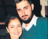 En değerlisi için gül aldı