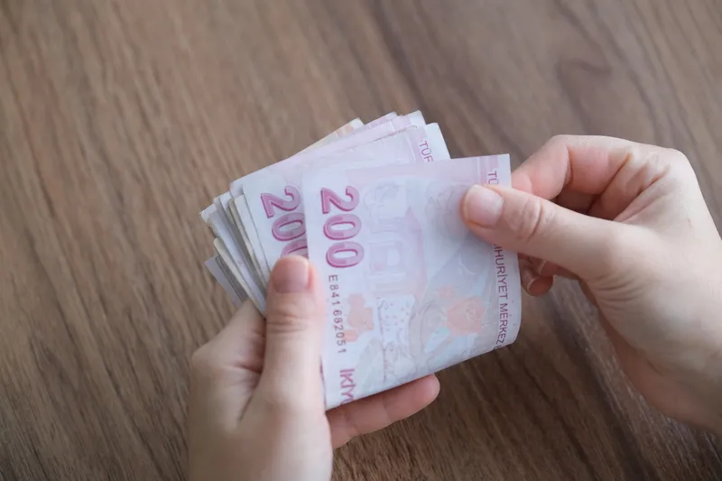Bankalardan 3 sene vadeli 100 bin TL ihtiyaç kredisi çekenler aylık kaç TL taksit öder?-2