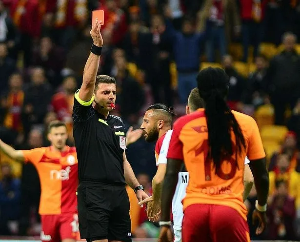 Hakem Öztürk’ten skandal kararlar