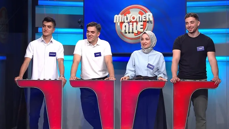 ailece-milyonlar-kazanabileceginiz-ilk-ve-tek-yarisma-programi-milyoner-aile-yeni-bolumuyle-atvde-1721722573159.jpeg Ailece milyonlar kazanabileceğiniz ilk ve tek yarışma programı "Milyoner Aile" yeni bölümüyle atv'de!-3