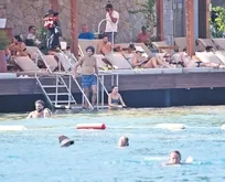 Ünlülerin Bodrum’da yaz coşkusu | Kimi teknesinde kimi konakladığı otelin plajında...
