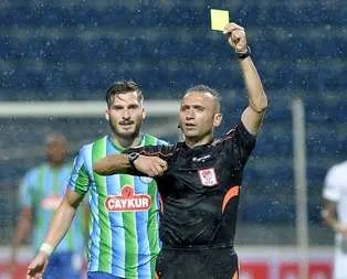 O hakem resmen bıraktı