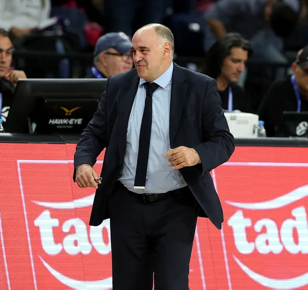 real-madrid-erkek-basketbol-takiminin-basantrenoru-pablo-laso-kalp-krizi-gecirdi-1654437687915.jpg