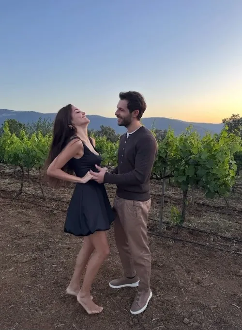 Sabancılara yeni gelin geliyor! Hande Erçel ve Hakan Sabancı ikinci yıl dönümlerini kutladı - 4