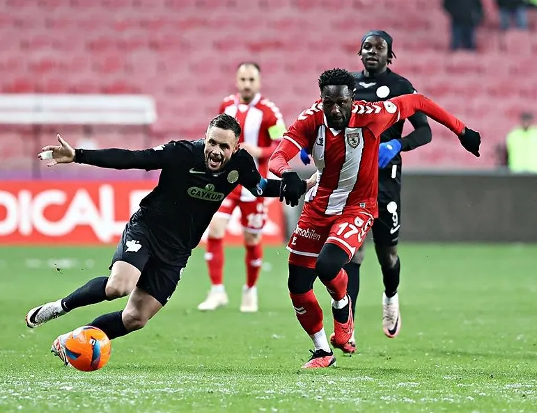 Samsun’a Ç.Rize’den ağır darbe